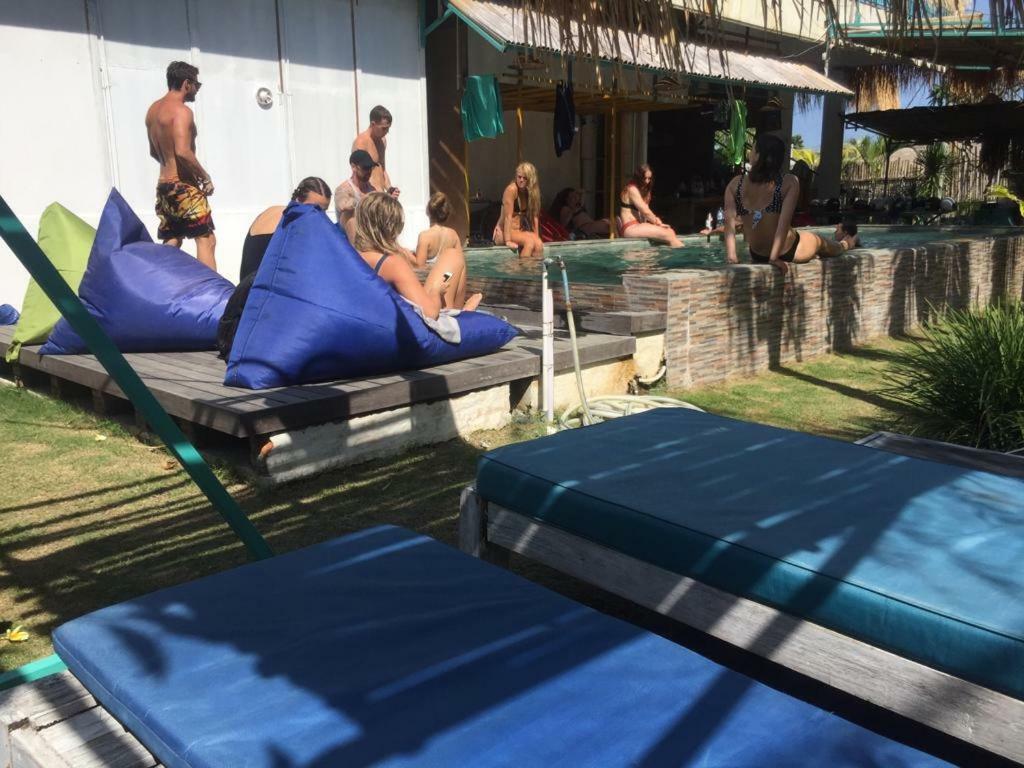 Sunny Surf Lodge Hostel Canggu Dış mekan fotoğraf